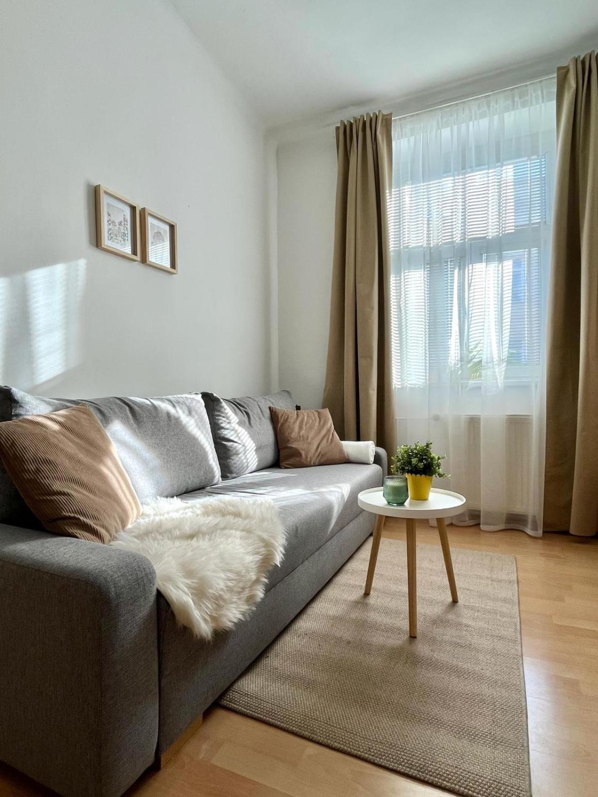Apartment Caroline - Old Town, Ac Bratislava Eksteriør billede