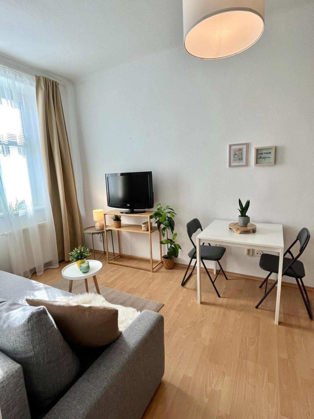 Apartment Caroline - Old Town, Ac Bratislava Eksteriør billede