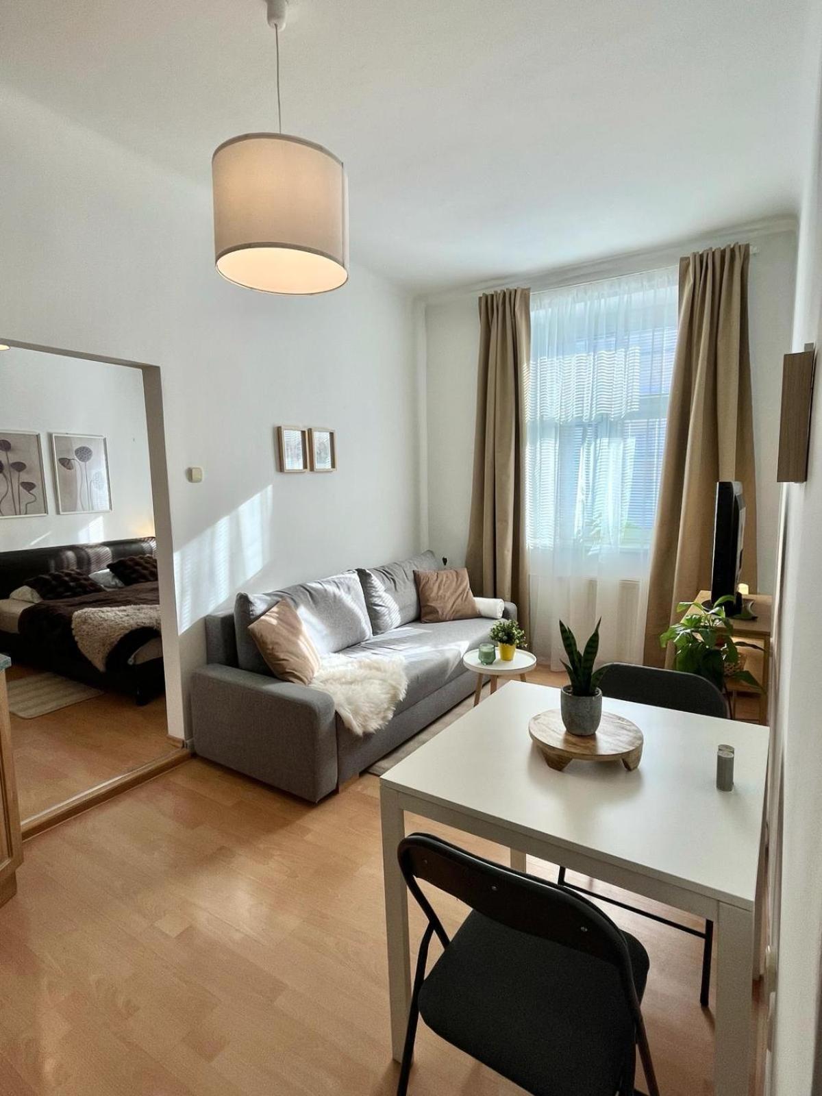 Apartment Caroline - Old Town, Ac Bratislava Eksteriør billede