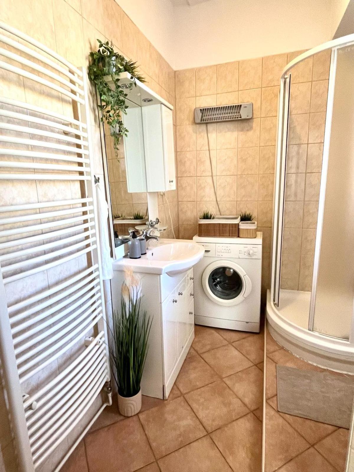 Apartment Caroline - Old Town, Ac Bratislava Eksteriør billede
